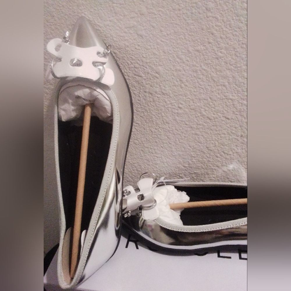 New Dumas Silver Mirror Metallic Pointed Toe Flats 8W”